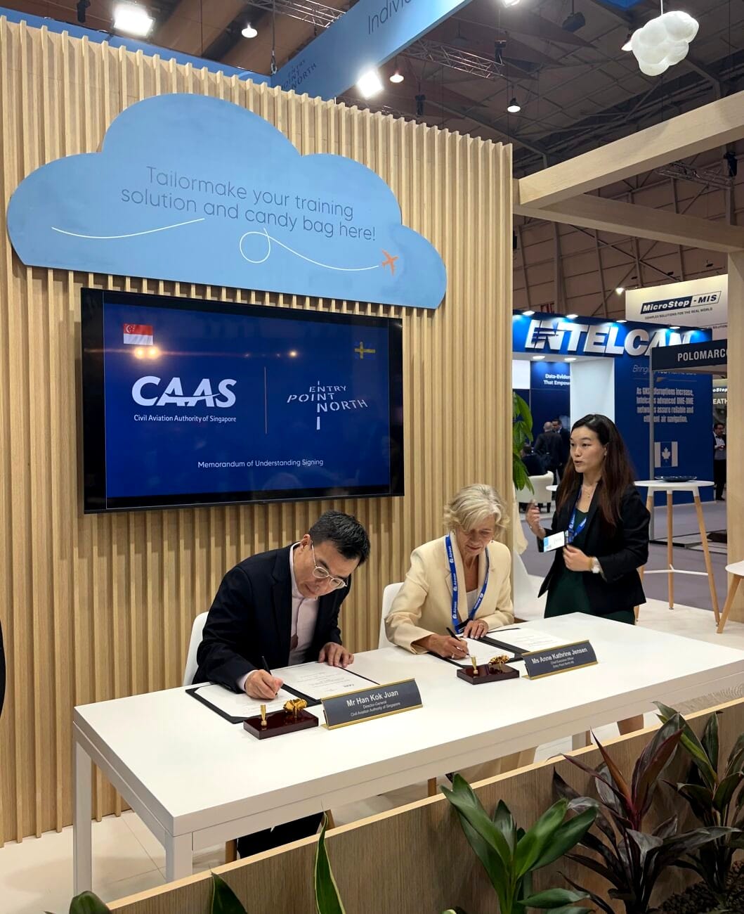 CAAS and Entry Point North to collaborate on Air Traffic Services training 1 CAAS EntryPointNorth MOU Signing